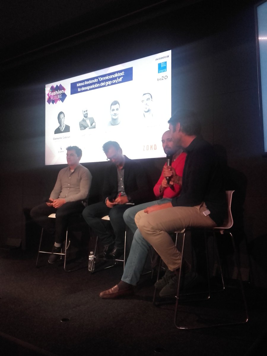 Emeritomartinez's tweet photo. Turno para la mesa redonda sobre los retos de la omnicanalidad en la moda. @elgansospain @Muroexe @Cortefiel_es @MSMK_ #fashionfuture18 https://t.co/by2Omgv0JZ