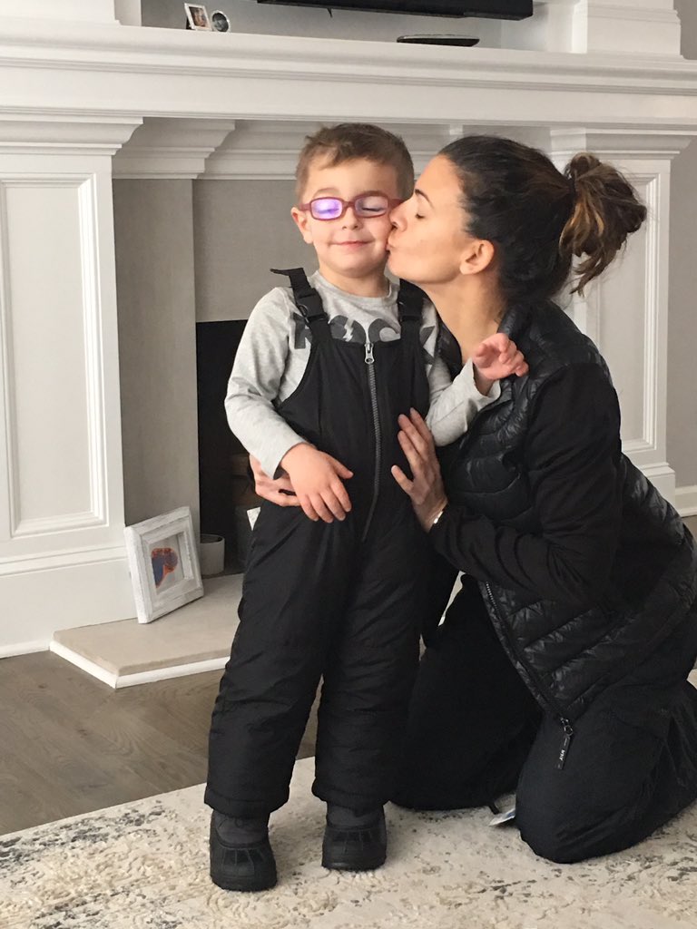 RobynJLevy's tweet photo. #allyouneedislove #snow #mommyandmama &amp;#jaketheman ❤️💛🌈 #christinaflores #robynlevy #2mommiesisbetterthanone https://t.co/mBrGeeH8tA