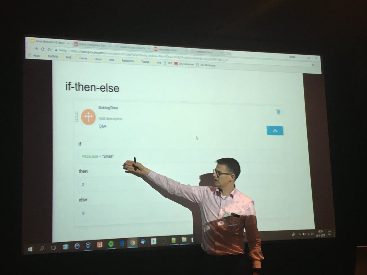 robertvanmolken's tweet image. . @MarcelvdGlind explaining all the different methods available to create your decision model in #OraclePCS
