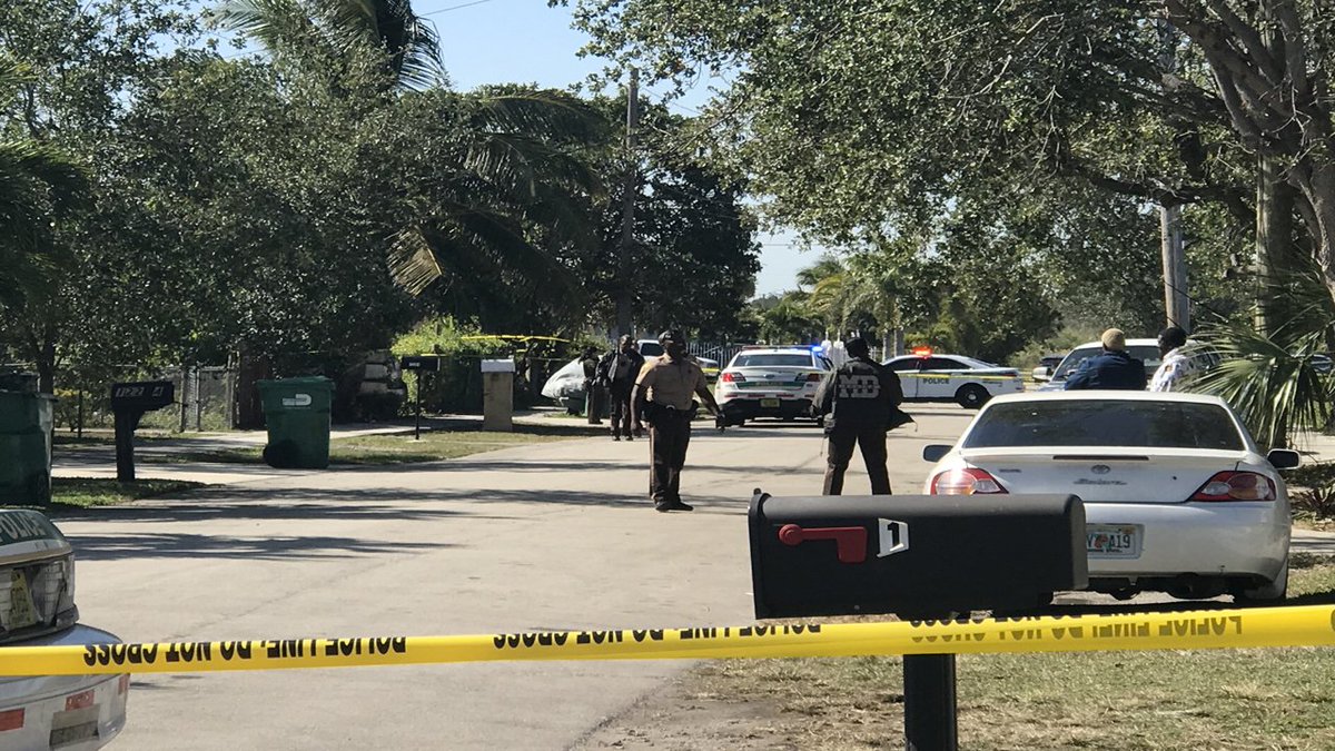 #BREAKING Police investigating death of 1-year-old boy in southwest Miami-Dade County bit.ly/2ETjhvR?utm_so… https://t.co/H2hsM5xTsp