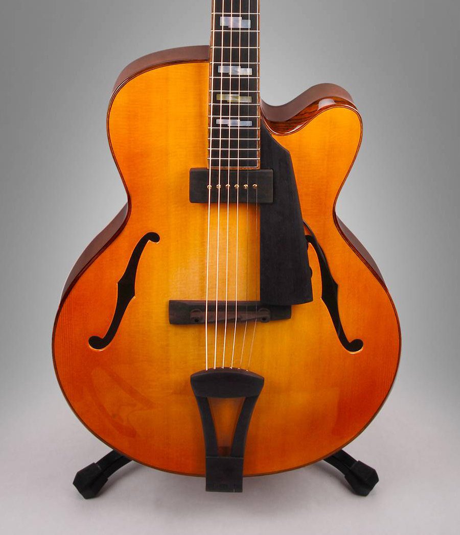 LaConnerGuitar's tweet photo. Red Sky Deluxe by exhibitor Ryan Thorell,
Thorell Fine Guitars - West Logan, Utah

Learn more:
https://t.co/iq9CbQlM39
https://t.co/pXAGATIlEH
https://t.co/xH2QMrkBdn
https://t.co/UMsIO8DSFS

#archtop #acoustic #guitar #luthier #LaConnerGuitarFestival #ThorellFineGuitars https://t.co/ol82CmBK8C