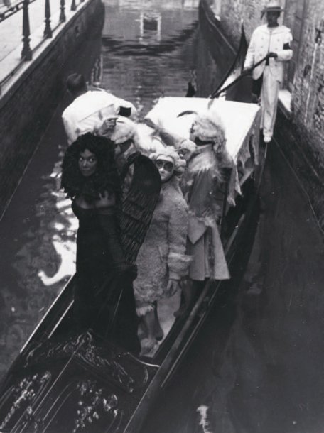 SolarCabinet's tweet photo. ANDRÉ OSTIER (1907-1994) ~ Leonor Fini at Venice Carnaval 1951 #art #artists #photography #AndreOstier #LeonorFini #SURREALISM https://t.co/4pm44bQvGb