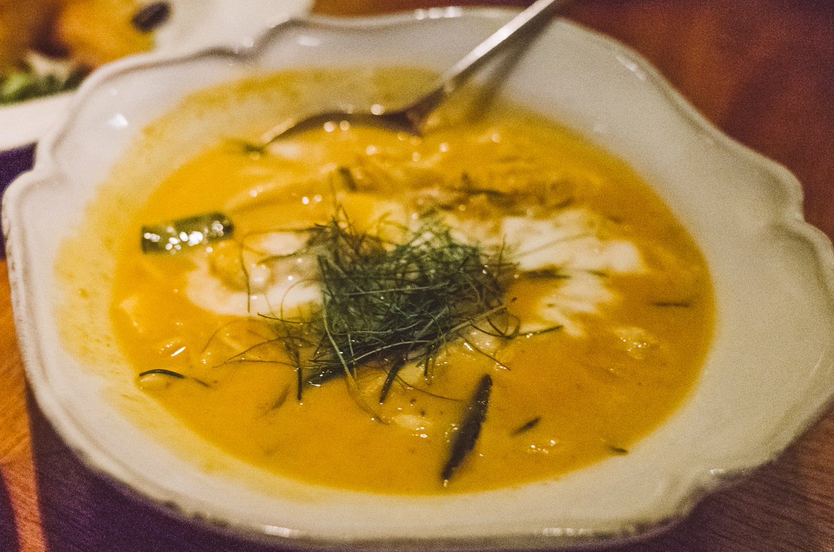 A Thai feast at Bangkok’s Michelin Starred #nahm restaurant... ow.ly/jRBZ30hRCAM <a href="/COMOHotels/">COMO Hotels and Resorts</a>