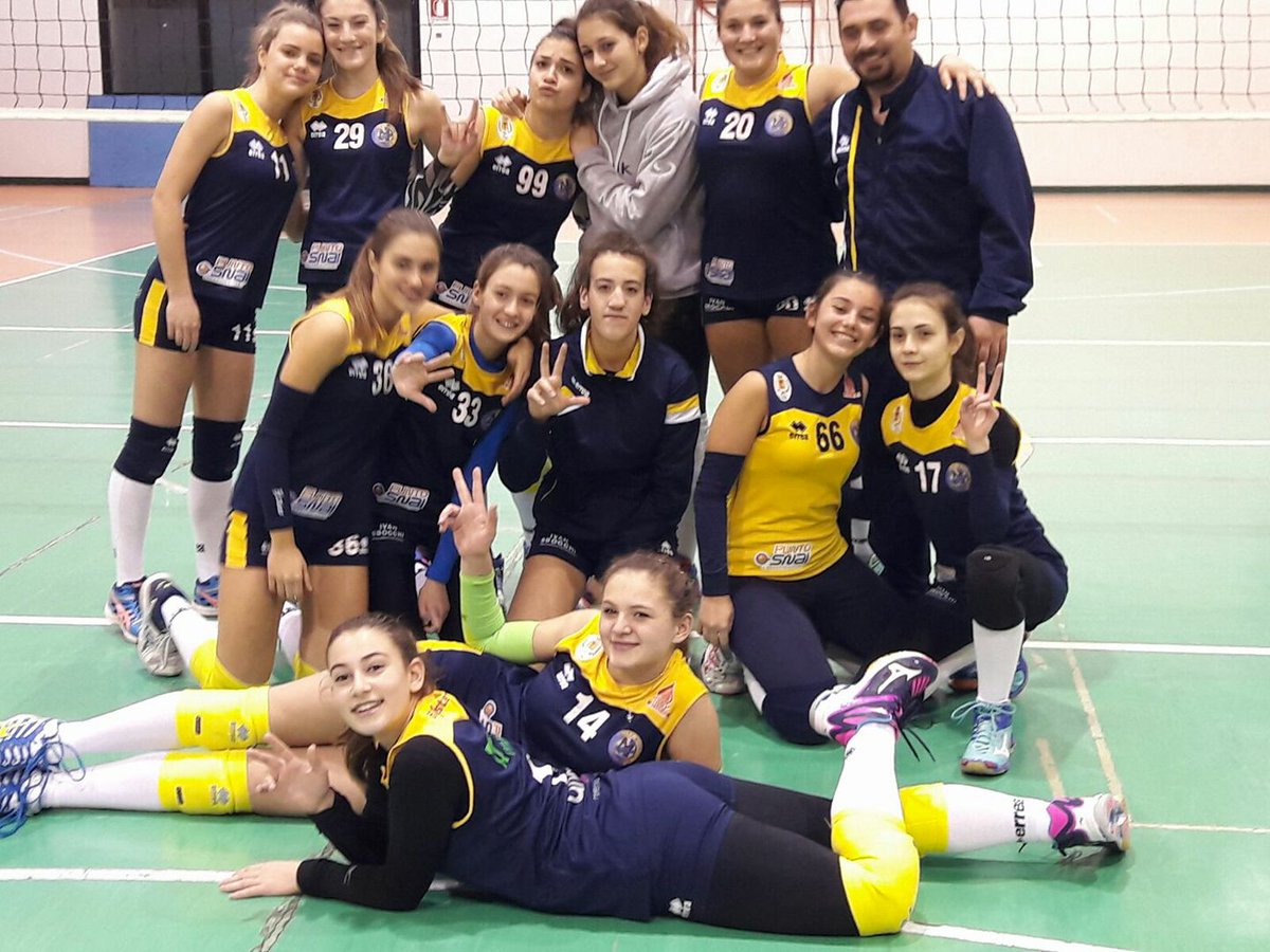 CopertinoMagik's tweet photo. Volley Magik Copertino - Infissi Scarcella Lequile 3-0
Progressione dei set (25-7; 25-4; 25-15)

#VolleyMagikCopertino #NoisiamolaMagik #ForzaMagik #Under16 https://t.co/xoYHfhiEec