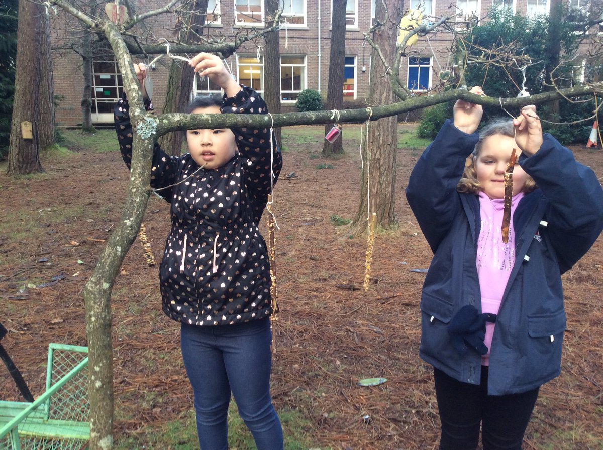 THSch_Junior's tweet photo. Year 4 enjoyed Forest school this afternoon. They made bird feeders, fires and hot chocolate as well as a wooden xylophone! #thforestschool #thy4 https://t.co/BmU8LHv5TM