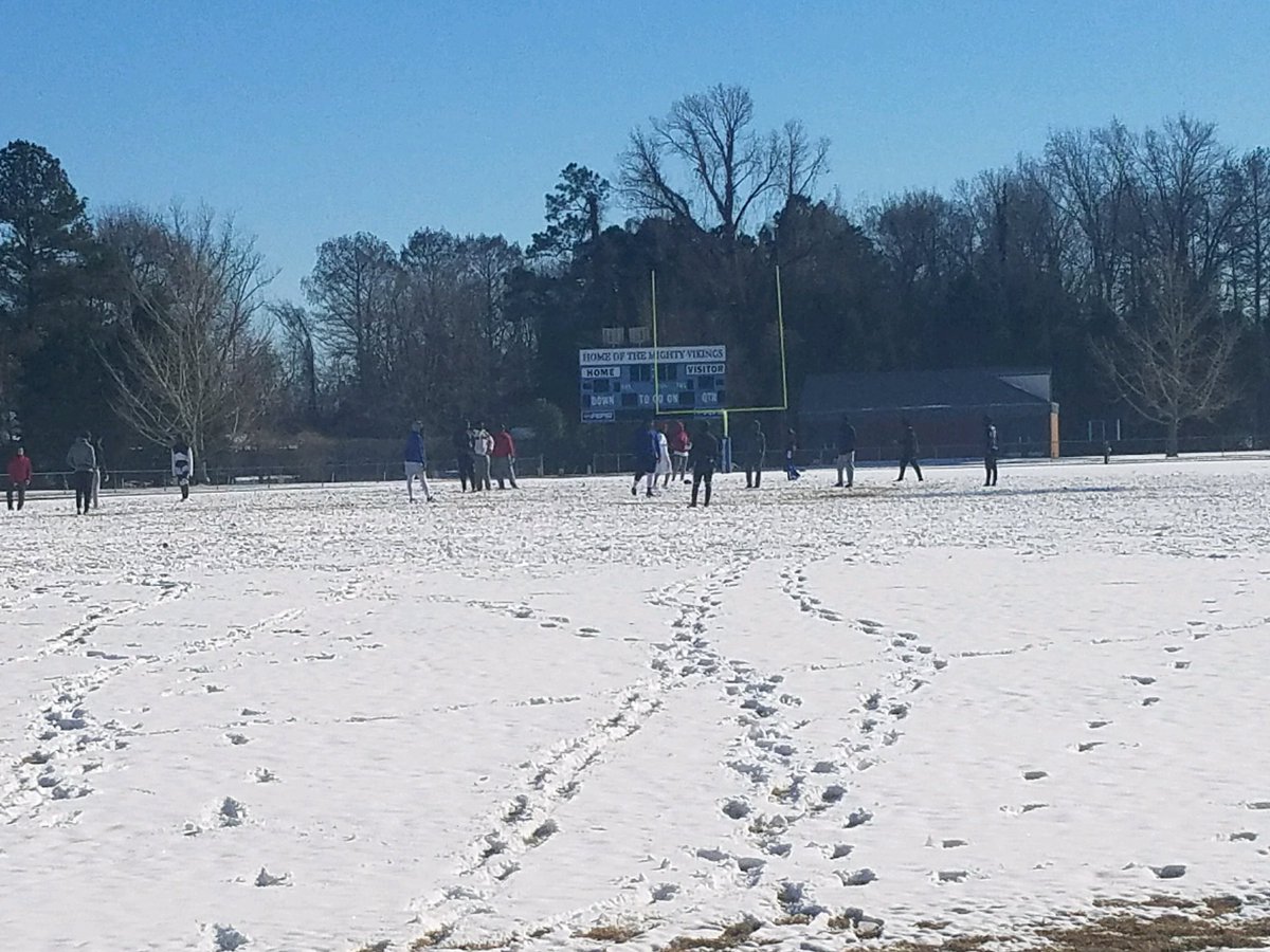 ECSUVikings's tweet photo. @ECSUVikings football team working out in the snow https://t.co/g9KwVhXdSa
