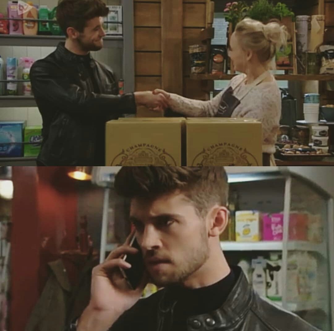 sophiea1990's tweet photo. Charming to scheming in less that a second!! Reminds me of a certain someone ....... Joe and Robert need to be friends!!!!! #joebert
Also nabbed the first photo from @here4thedingles ๐ https://t.co/BzscIVlRrS