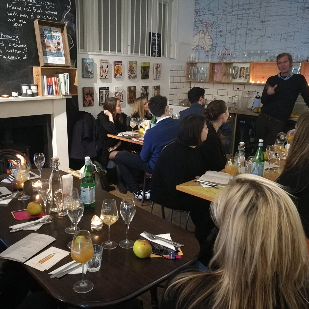 Cosy fireside chats w/ <a href="/henrychevallier/">Henry Chevallier</a> from <a href="/nonsuchshrubs/">Nonsuch Shrubs</a> in #KensalRise for our #DryJanuary Drinking Vinegars workshop 🔥