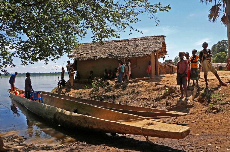 NagoreEski_MSF's tweet photo. Desde el pasado mes de mayo, 67.000 #refugiados #centroafricanos han llegado a las poblaciones de Gbadolite y Mobayi-Mbongo y a la zona del río Ubangi, en el norte de R. D. del #Congo #RDC huyendo de la #violencia en su país. https://t.co/xXLtQD3jkp
📸 de @TribaletM https://t.co/7LMB2usLVi