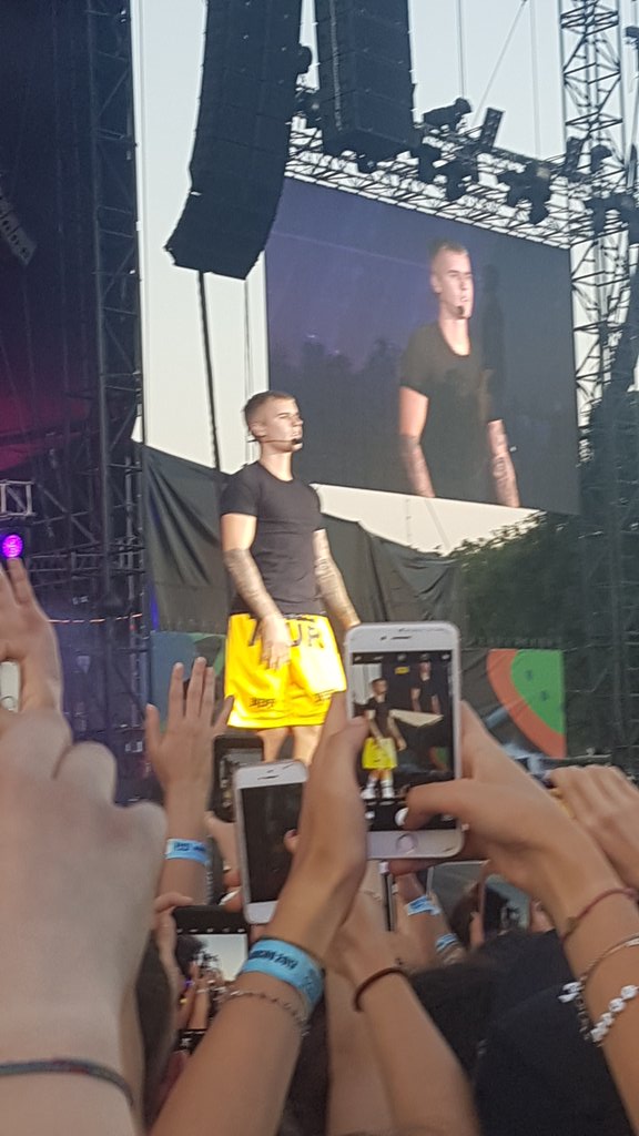 fla_bread's tweet photo. June 18 2017,  I saw you the first time. It was great! #justinbieber #justinbieberitaly  # takemeback #JustinBieberShow #idays2017 #Monza https://t.co/8p4stuwker