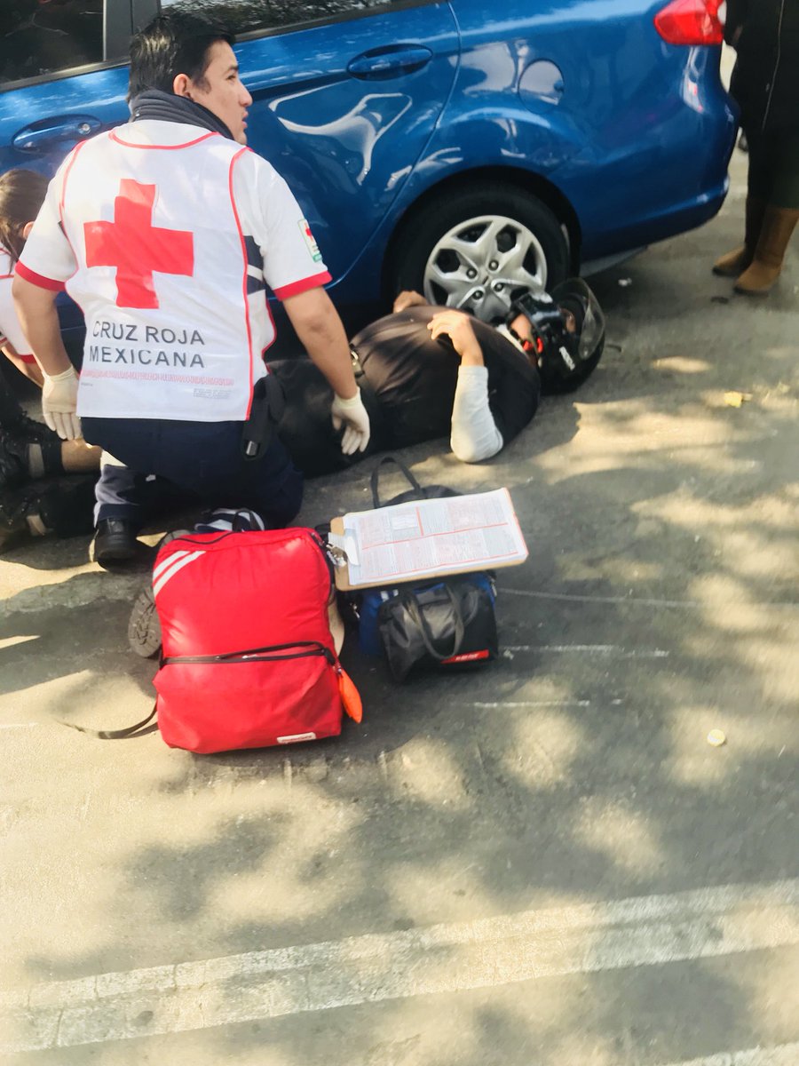 Maneje con precaución #baiker caído en la <a href="/Col_DelValle/">Colonia del Valle</a> colonia Del Valle <a href="/889Noticias/">88.9 Noticias</a> amores y Beistegui