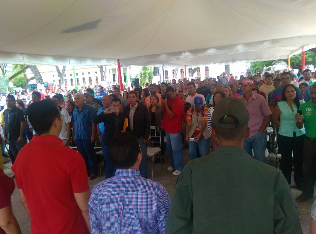 FreddyBernal's tweet photo. Desde el @minppau estamos entregando más de 580 millones de bolívares en semillas, insumos, herramientas y materiales agrícolas para financiar 72 proyectos productivos en el estado #Guarico nuestra meta es Producir, Producir y Producir! https://t.co/EoVlvoiaFe