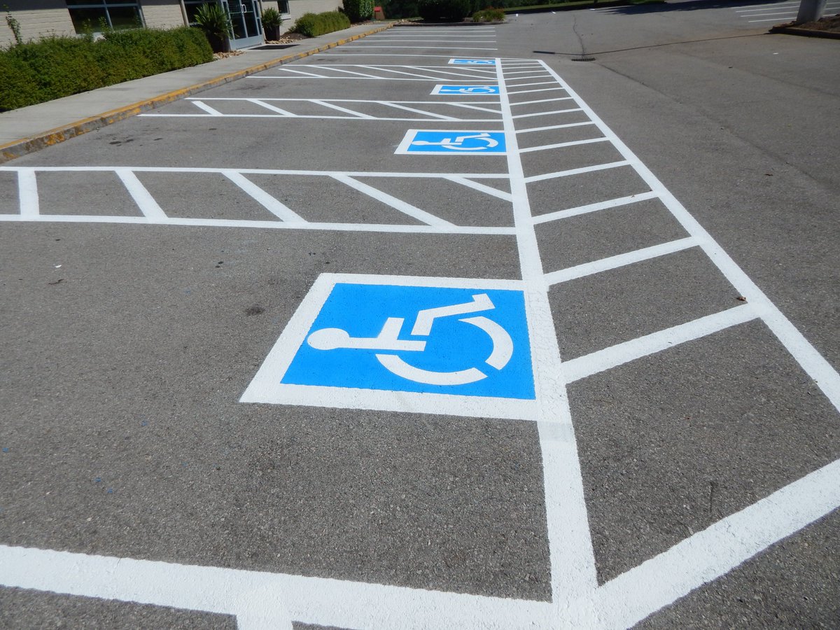 maintenance2000's tweet image. Keeping Your Parking Area Compliant  flickr.com/photos/5716855… @AAA_Stripe_Pro #Parking #Knoxville #PigeonForge