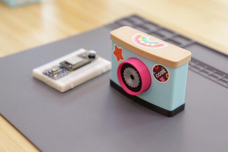 Parece que la visión térmica está de moda. En este proyecto que nos presenta @Adafruit muestra una cámara termal con una pantalla para visualizar. Tiene un diseño espectacular y además puede tener multitud de usos en #VisionArtificial learn.adafruit.com/thermal-camera…