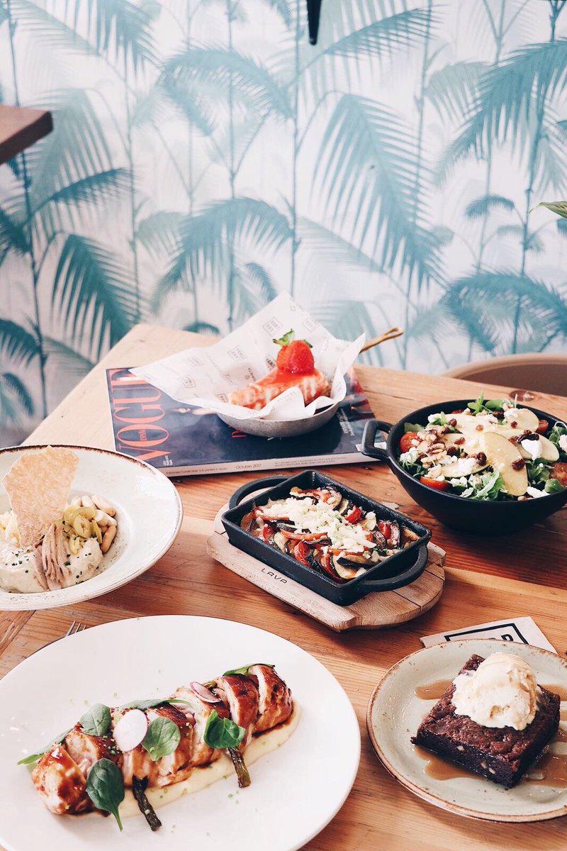 fridachueca's tweet photo. ¿No sabes por qué plato decidirte? Nosotros tampoco, pero solo podemos decirte que están para chuparse los dedos 😋😏
#RestauranteFrida #GrupoLarrumba https://t.co/fvGTyILeCj