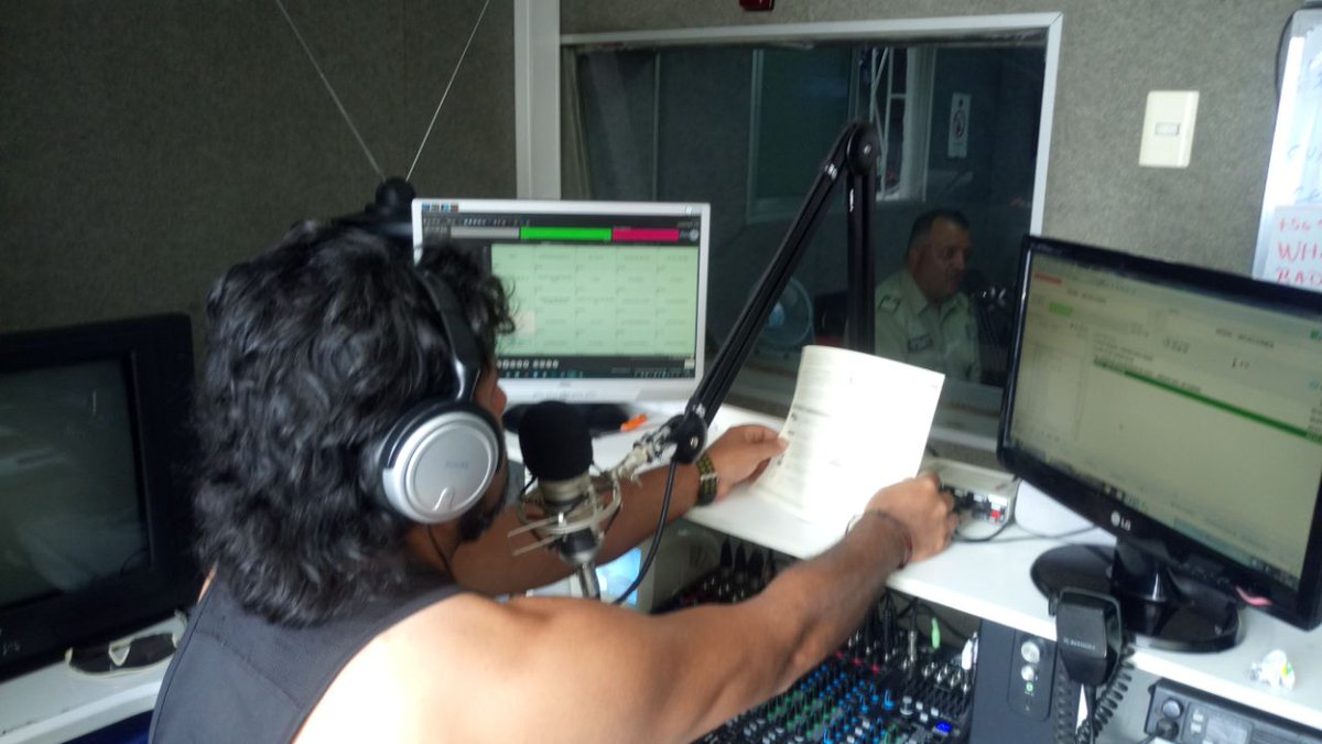 Micc3ra's tweet photo. @Micc3ra antofagasta realiza campañas preventivas CASA SEGURA para este verano 2018 en radio locales @Carabdechile  @CarlosAmpueroOlivares https://t.co/rzFd9tI9k5