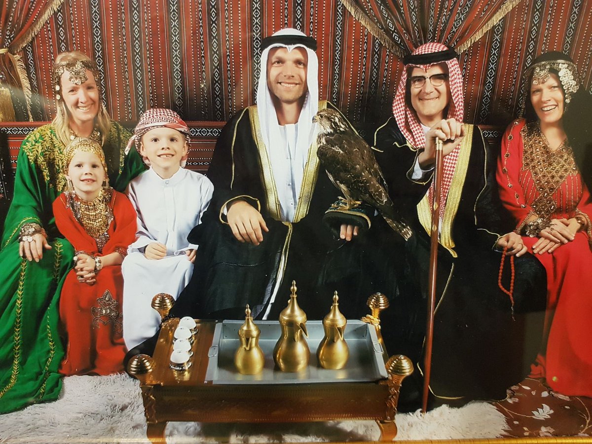 CreaKicks's tweet photo. Farewell party hosted by Sjeik Valentijn, mijn lieve vriendinnetje @reusentweets en de kanjerkids Lieke &amp; Dinand. Wat was het tof in Dubai. TNX 😘😘😘 https://t.co/Z0w4Uhu3nn