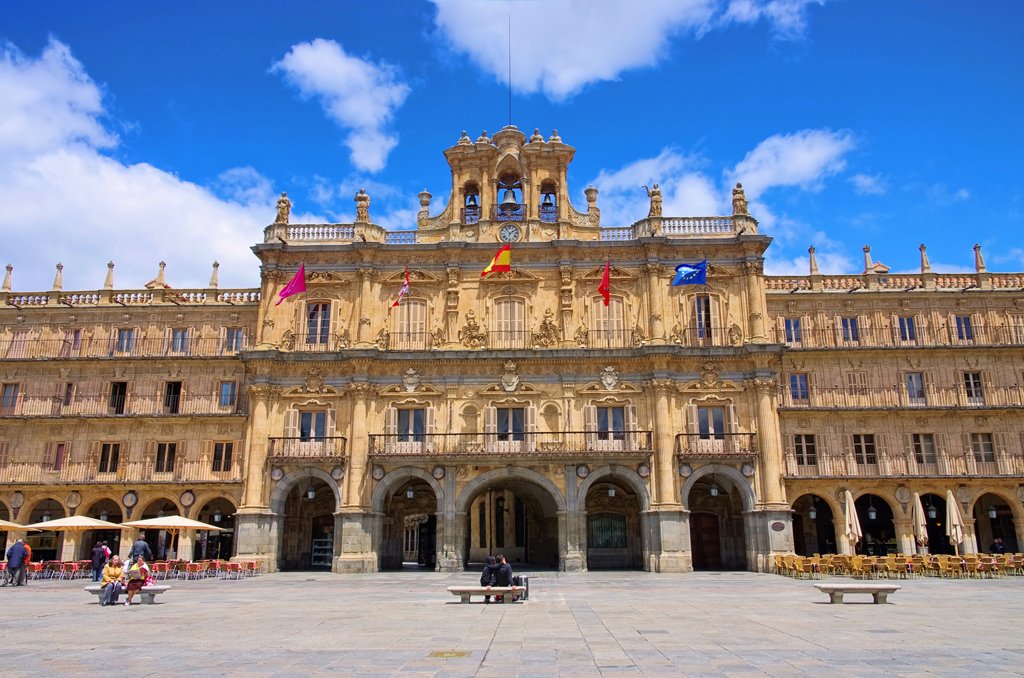 SitiosdeEspana's tweet photo. Salamanca, una de esas ciudades que deberías visitar al menos una vez en la vida: https://t.co/3pDFPCyZ9t https://t.co/PfYO0wgb2w
