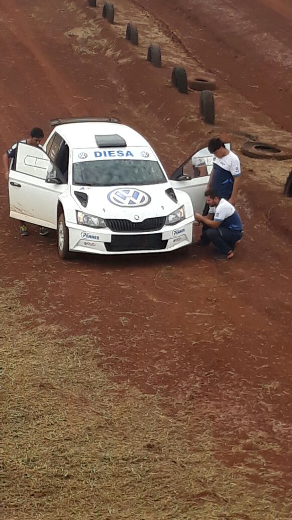 luchoite's tweet photo. Los protagonistas para el fin de semana ya están preparándose .Orlando Penner co intensa actividad en la jornada de hoy a bordo del Skoda R5.
#Minirally #Colonias #CVCU
#AM1080 #SintoniaDemotores
@SintoniaMotor https://t.co/B4B6MHCw1C