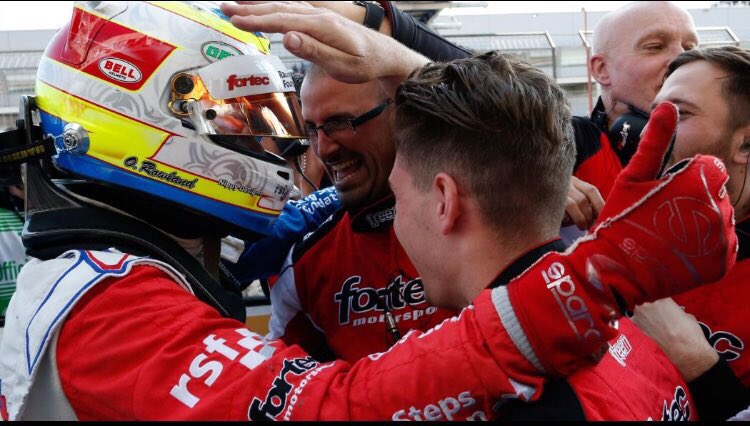 oliverrowland1's tweet photo. #TBT To when I won the Formula Renault 3.5 championship. Great memories with great people! 🏎 https://t.co/i11JwVVNpD