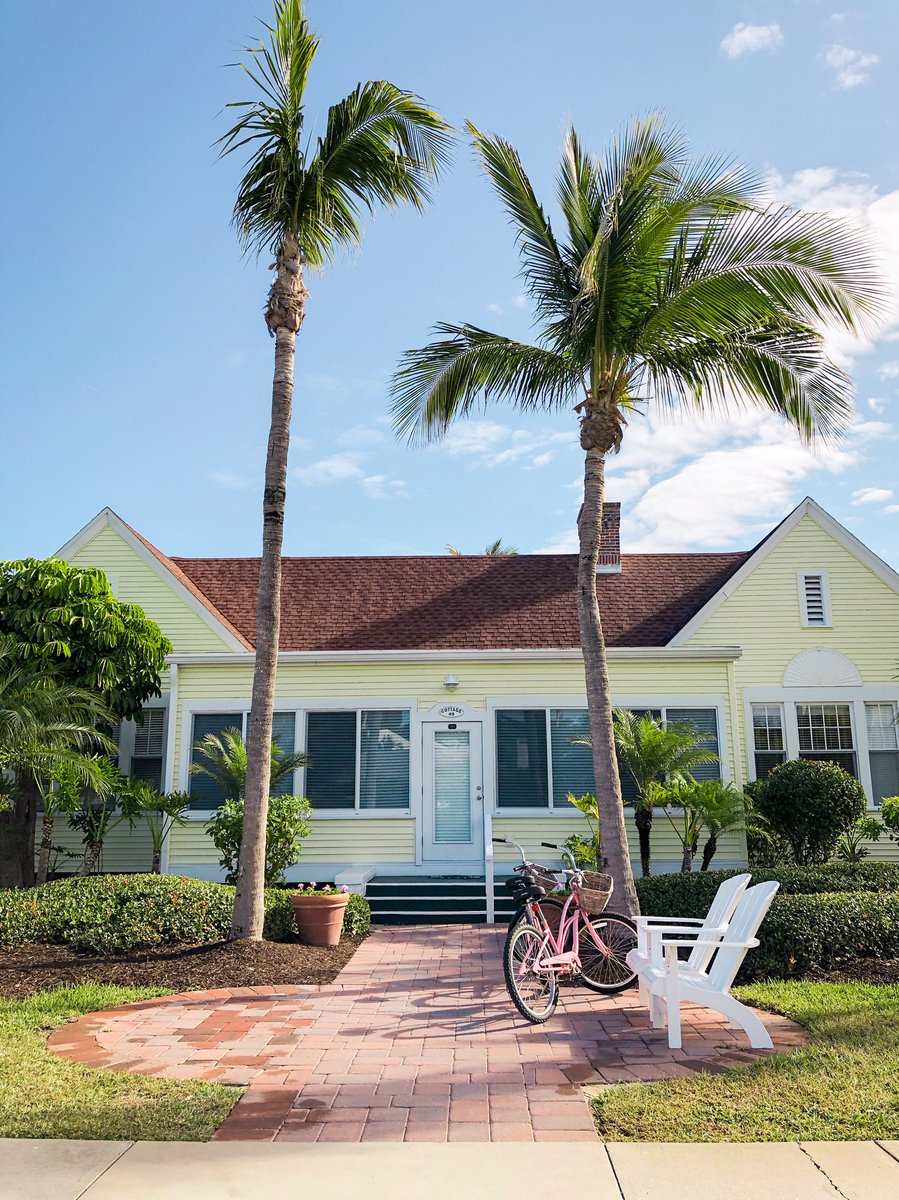compassandtwine's tweet photo. Scattered around the @GasparillaInn are bright, cheerful cottages - perfect for families or groups vacationing together! • #compassandtwine •
• #innourview #florida #bocagrande https://t.co/3BTpDXKcm5