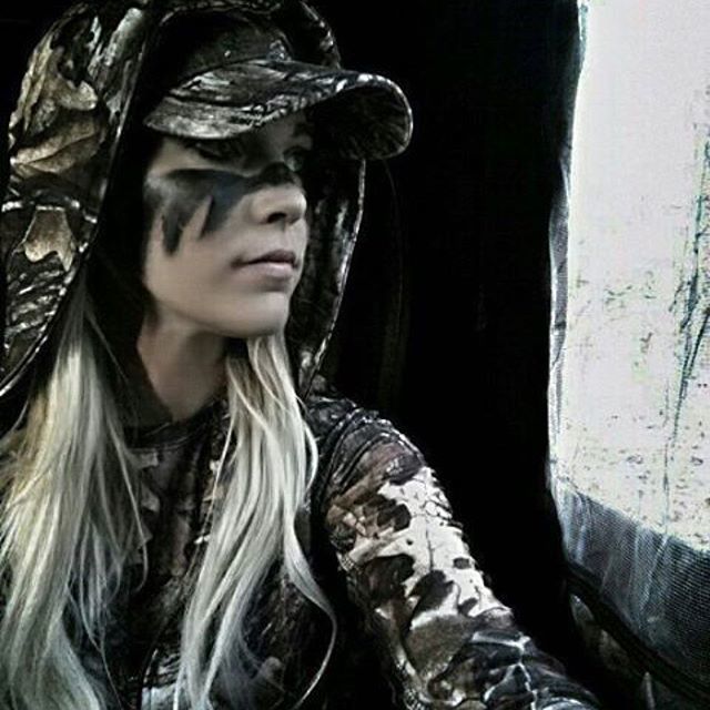YUDUOutdoors's tweet photo. Game Face Strong @tennesseehuntress
#healthyhunters #doyouhuntfit #shehunts #girlsthathunt #hunting #turkey #yuduoutdoors #bowfishing #bowhunt #archery #hunting #warriorfuelhunt #yuduoutdoors #bowfishing #accubow #hardyfacepaint #warriorfuelhunt #worl… https://t.co/BZnJ0Owsf7 https://t.co/tIOlJxd1Js