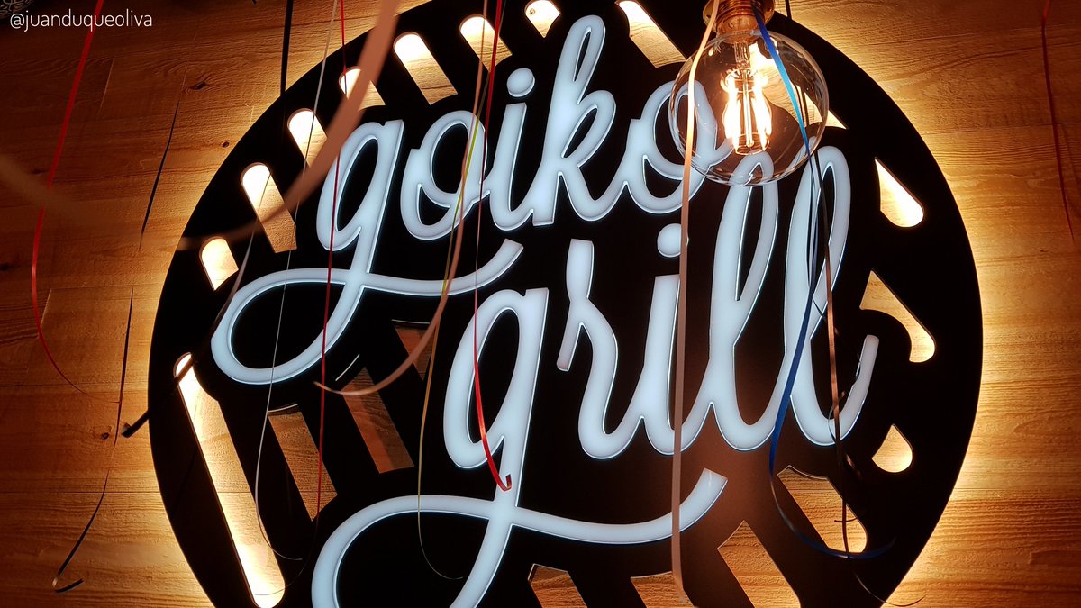 juanduqueoliva's tweet photo. Fiesta inaguraciรณn #GoikoGrill @goikogrill #goikoensevilla calle Albareda. #urbanexplores @U_Explorers https://t.co/1IIbrpVn6R