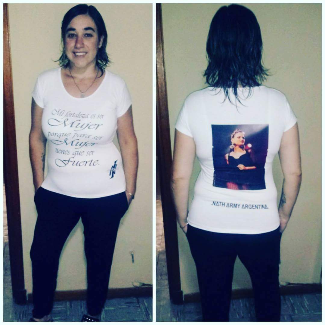 GuerrerosNathPR's tweet photo. #FanDeCorazon Nuestra querida @CaritoPerezNJ de Argentina, hizo este hermoso diseño de @NataliaJimenez NathArmy facinados con su remera 👏👏👏 https://t.co/AKOepsHzm3