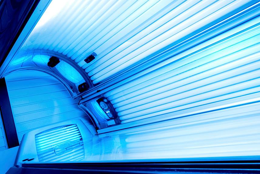AADskin's tweet photo. Studies have found that #indoortanning increases your risk of #melanoma by 59%. No tan is worth that risk. https://t.co/DdujlSW9AM https://t.co/WzfNop8ONu