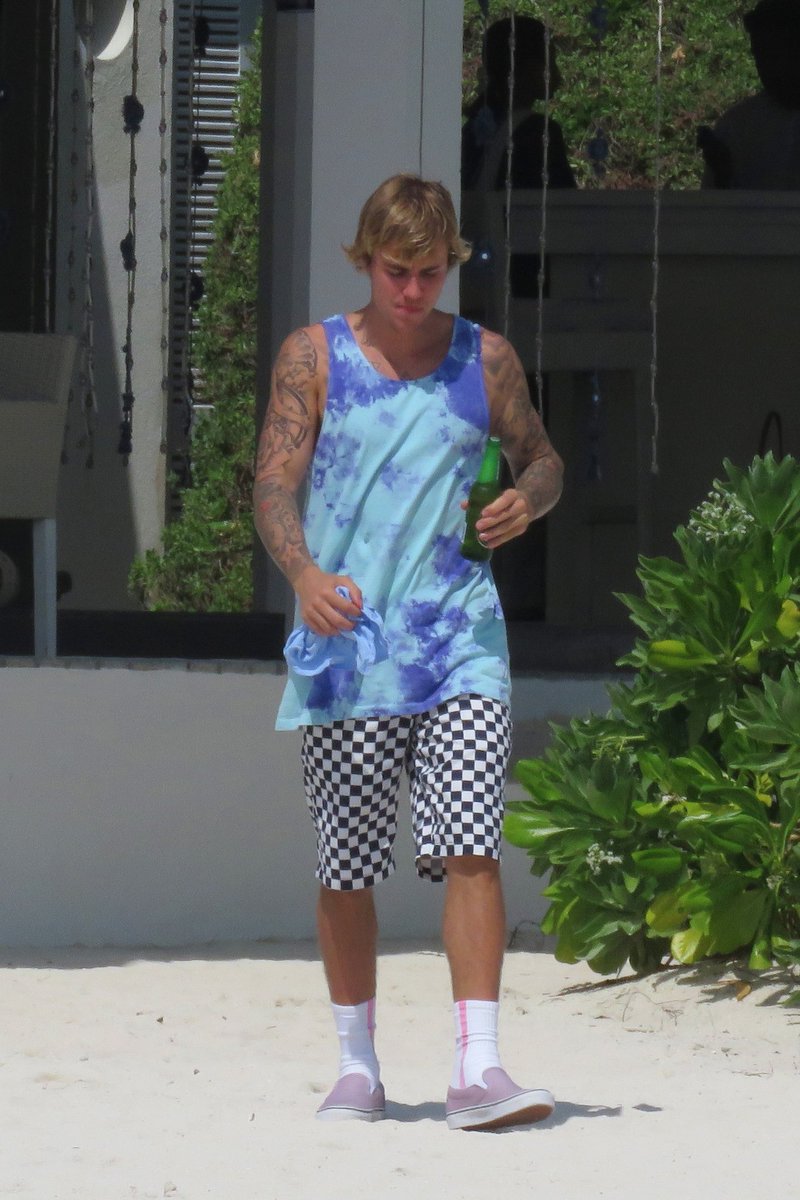 TBBRCandids's tweet photo. Justin Bieber em Landaa Giraavaru, Maldivas. - 16 de Janeiro

#iHeartAwards #BestFanArmy #Beliebers https://t.co/HFL8gsboUR