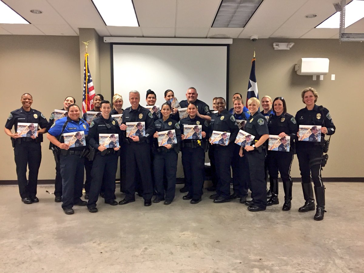 Chief_Manley's tweet photo. Proud of all that make up the @Austin_Police family. Excited to stand w/some of the women who followed the calling to be a public servant. The calendar highlights the strength, passion &amp; compassion it requires to be in law enforcement. Ask @JoinAPD how to join our team. https://t.co/D0H7FhIiSv