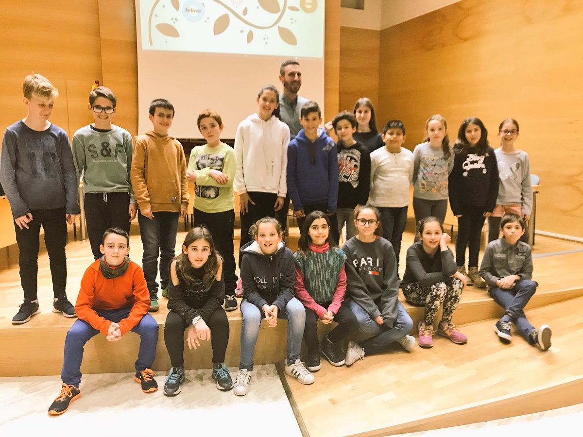 AjCaldesMontbui's tweet photo. Avui ha estat un gran dia. El Consell d’Infants 2017/2018 s’ha trobat per primera vegada i una vintena de treballs de recerca de Batxillerat han brillat en el marc del Premi Caldes de Montbui. A la vila, infants i joves tenen molt a dir. https://t.co/RwMHOX1PlO