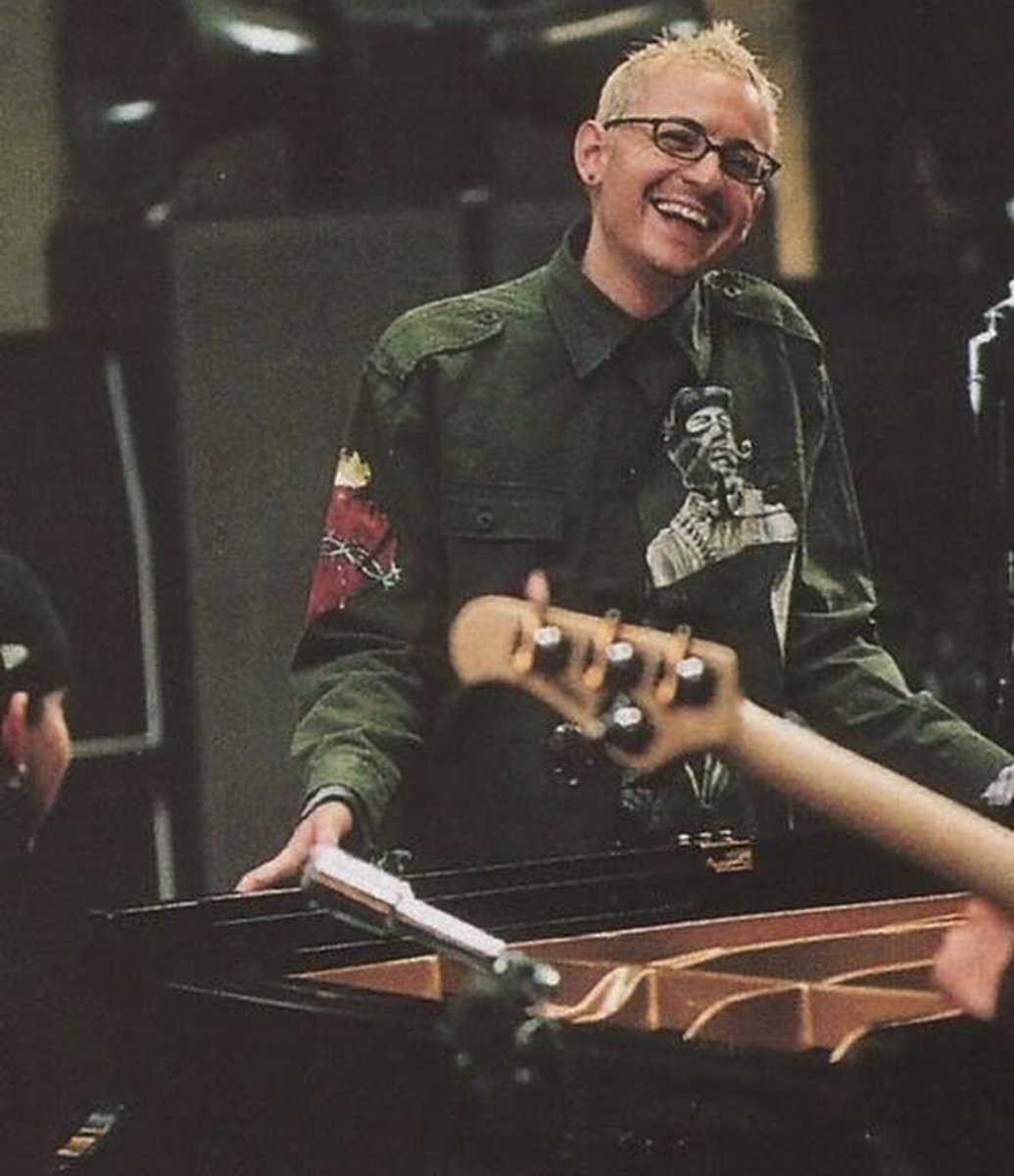 JasminFuerstl's tweet photo. I miss you. #HateThursday #ThursdayThoughts #RIPChester #MakeChesterProud #FuckDepression https://t.co/UQ8JqiHoR3