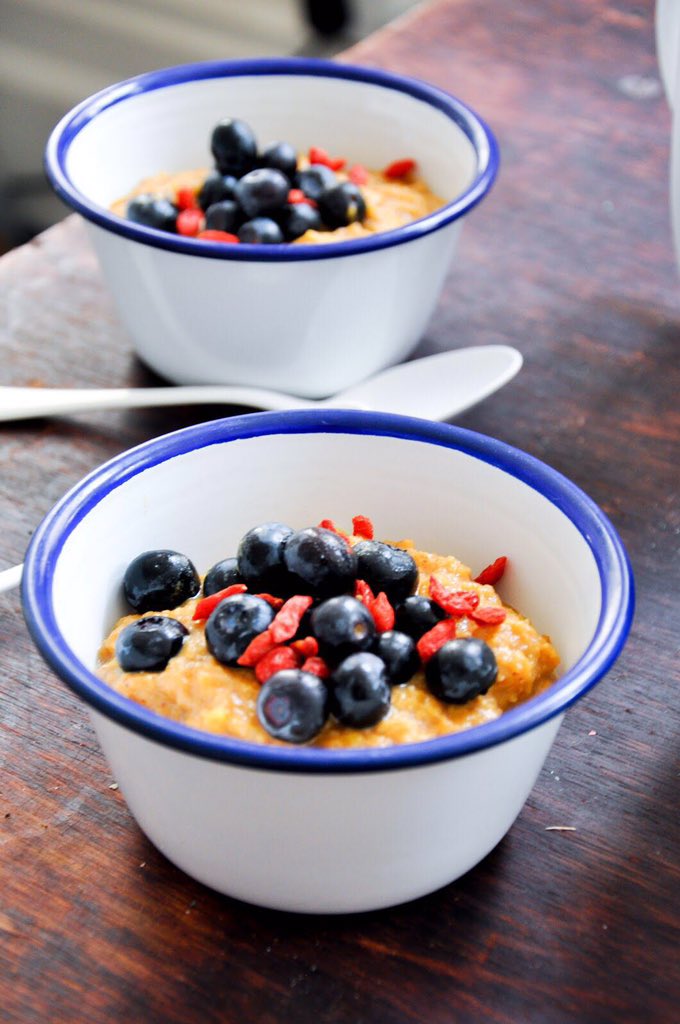 HemsleyHemsley's tweet photo. Looking for mid-week brekkie ideas? Pop a squash in the oven while you doing dinner for the perfect warming breakfast the next day! Butternut + almond butter porridge - top with fav fruits, nuts/seeds or a few tablespoons of almond butter. The recipe is on p34 of #GoodAndSimple. https://t.co/LRJyr4vbO1