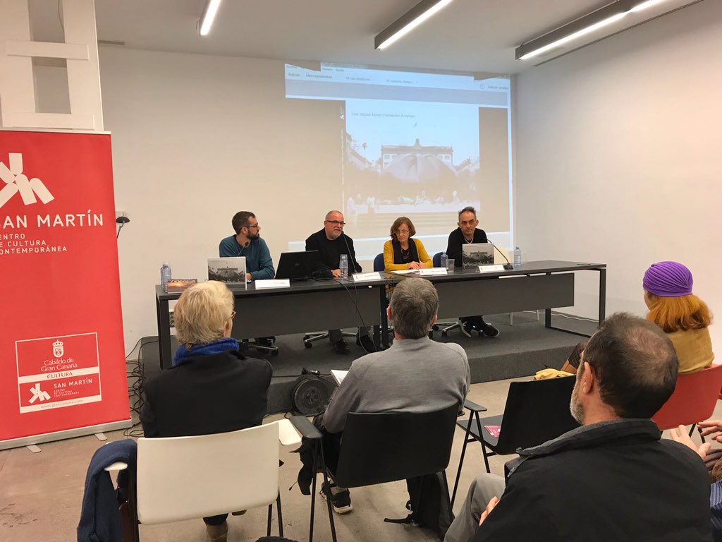 SanMartinCCC's tweet photo. En la presentación del catálogo bilingüe de la exposición 'El paisaje como objetivo' dedicada al arquitecto José Miguel Alonso Fdez-Aceytuno. Una verdadera joya editada por el @CAAMGranCanaria, diseñada por #PSJM y liderada por su comisaria #IsabelCorral https://t.co/3Wth2K6w2t