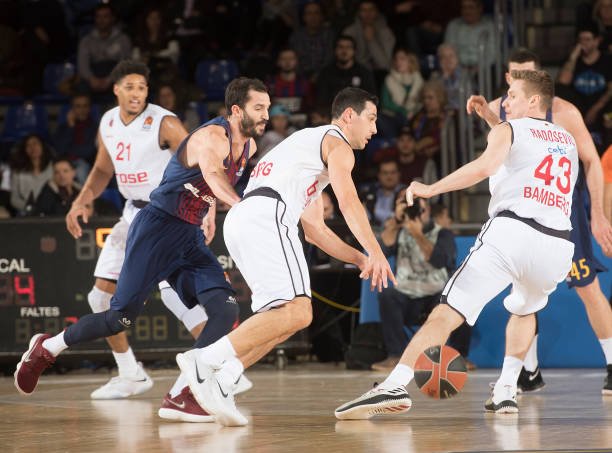 SportandoNBA's tweet photo. .@FCBbasket: 44 - @BroseBamberg: 34 (ฤฐlk Yarฤฑ Sonucu / Turkish Airlines #EuroLeague) #FCBBRO #GameON
Thomas Heurtel 11 / Dorell Wright 12 https://t.co/Co5t3lJoA4