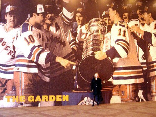 Happy Birthday Mark Messier!
Don\t drop the Cup on Nic 