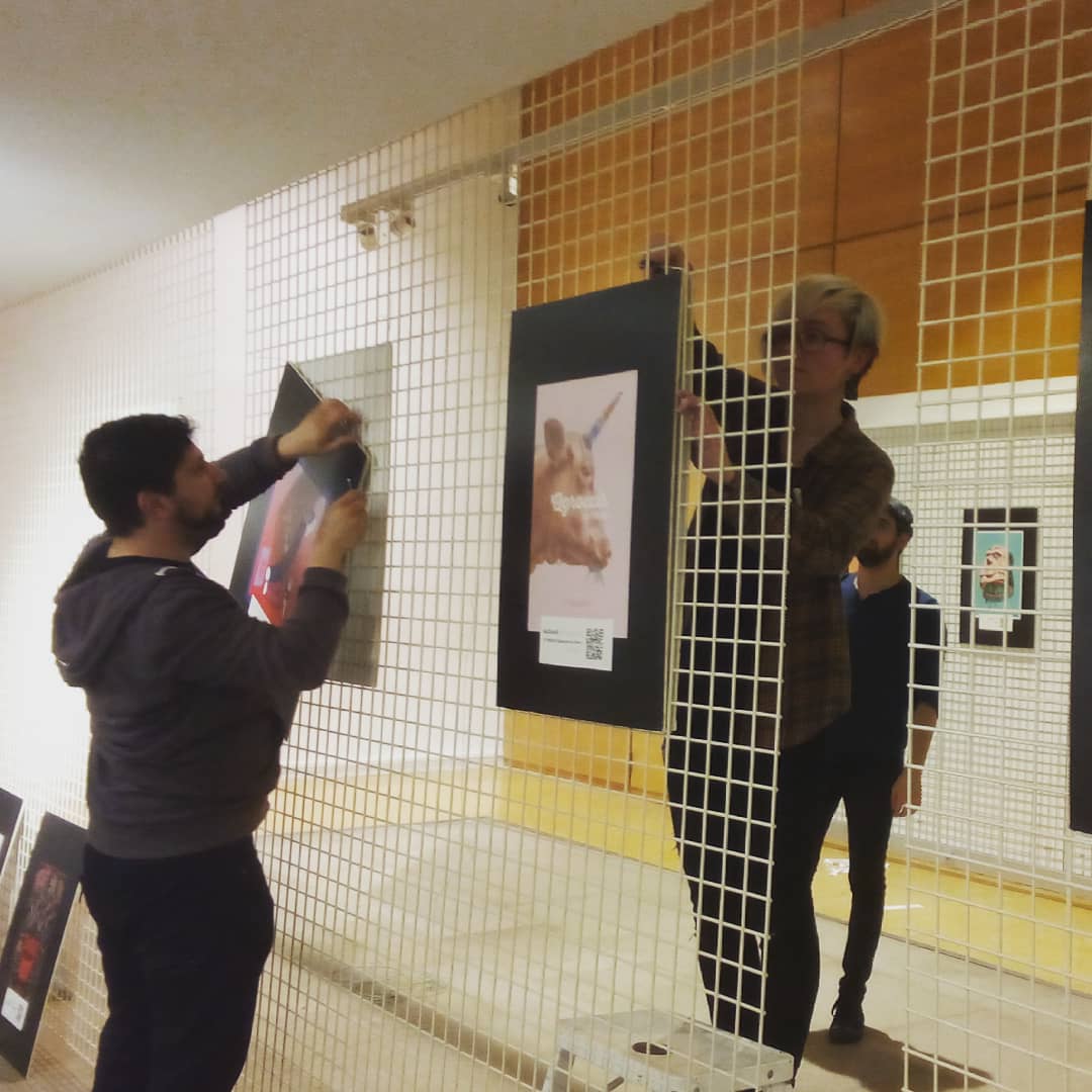 GraphicJamEvent's tweet photo. So quedan uns retoques para a re #inauguración da #exposicion colectiva do #GraphicJam na #Plataforma14 #publicidad #audiovisuales #videojuegos #editorial https://t.co/3kBCsvxahg