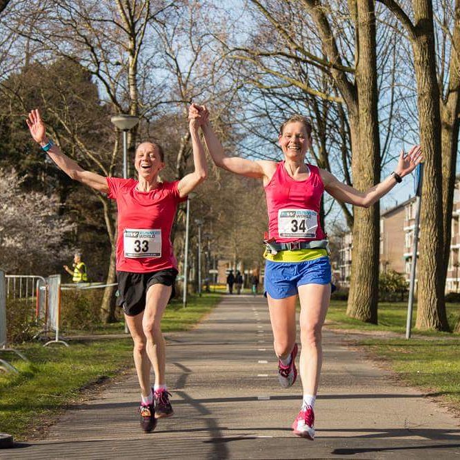 Met wie ga jij stralend de finish over? Tag je loopmaatje en schrijf je in voor de Astrea Paasrun op 31 maart! loopgroepastrea.nl/astrearun

#loopmaatjes #hardlopen #huplopen #astrea #loopgroep #groningen #astrearun