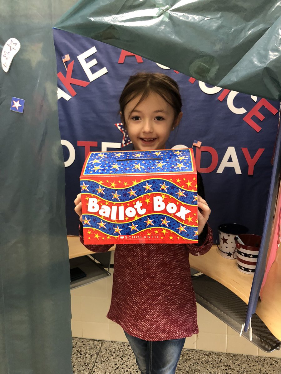 MrsElliott2nd's tweet photo. Today was Election Day! And the winning candy bar is.... stay tuned!!!! https://t.co/AJcfeH6cQd