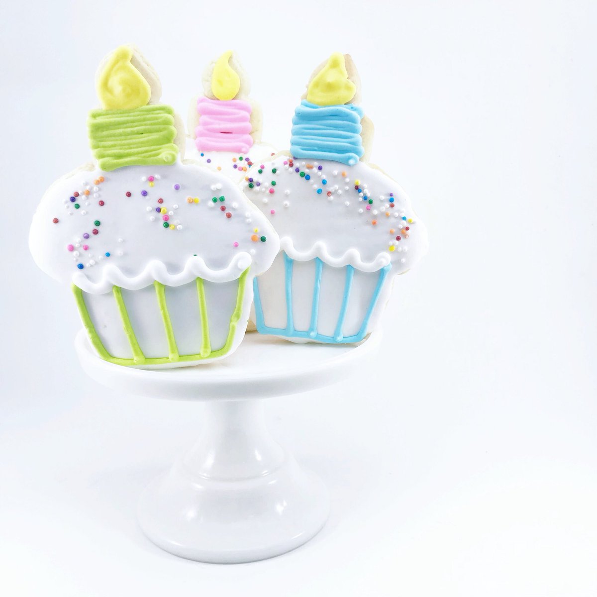 MadBatterBakers's tweet photo. Celebrating a birthday? Or know someone who is? We have our cupcake cookies in stock! 💕✨🎂
#madbatterbakers #decoratedcookies #sugarcookie #torontobakery #cupcakecookie https://t.co/fvA8poXllR