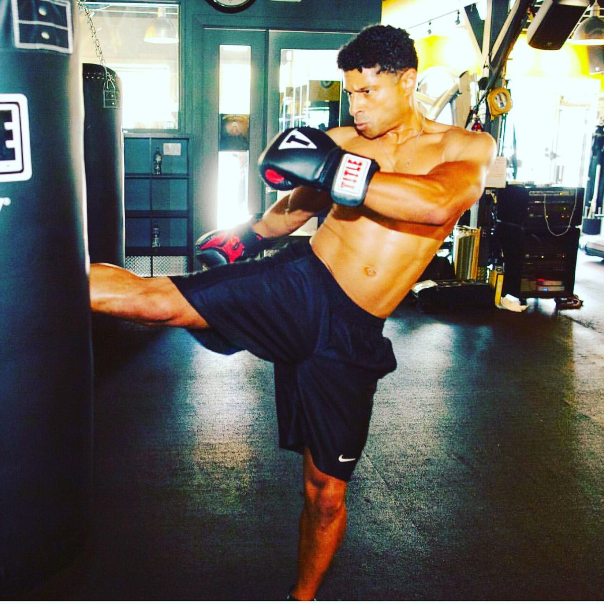 CircuitWorks's tweet photo. Come kick it at CircuitWorks this weekend 😊 #eatcleantraindirty #circuitworks #circuittraining https://t.co/SQaCDeOkYb