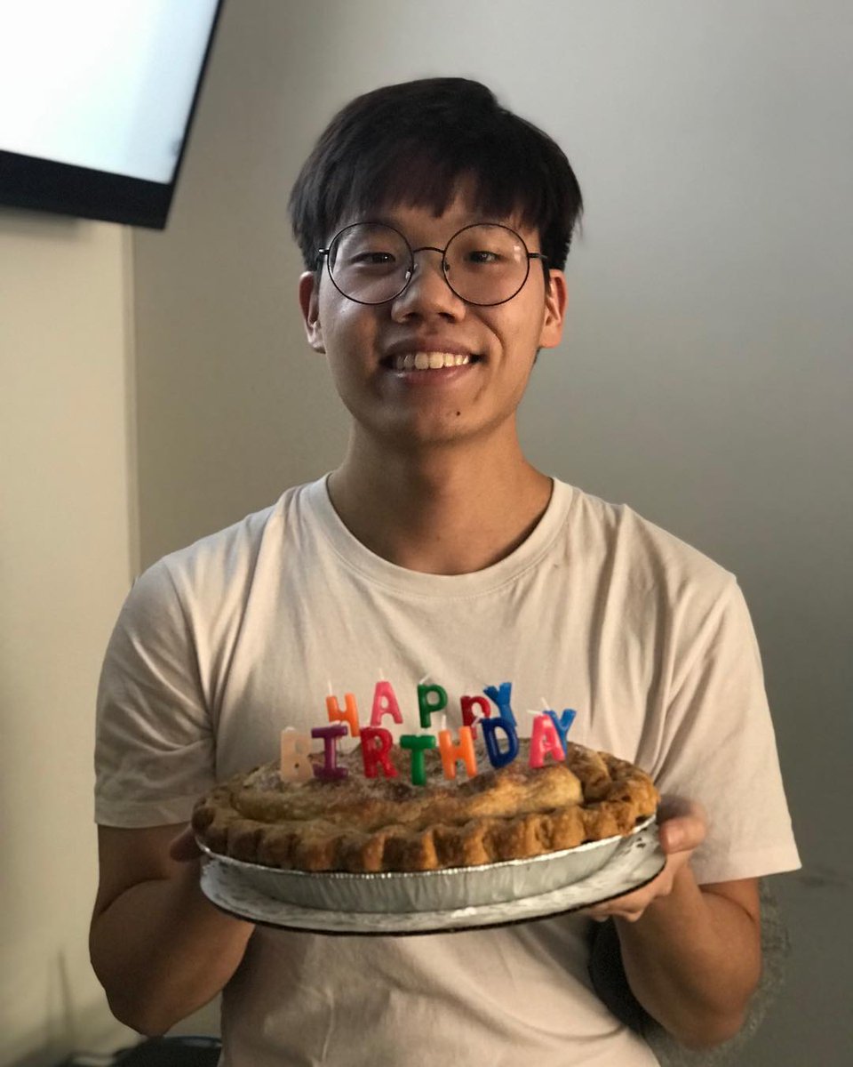 GlassViewMedia's tweet image. Wishing one of our Ops members, James Choi, a happy birthday!🎊🎉#GlassView