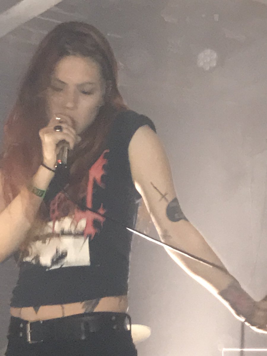 intimatchine's tweet photo. Forever blown away by @glaaremusic‘s performance last night. Proud mom right here. New album To Deaf and Day is 🔥: 
https://t.co/xbxHM1PwlJ https://t.co/H7xMKqc5Gy