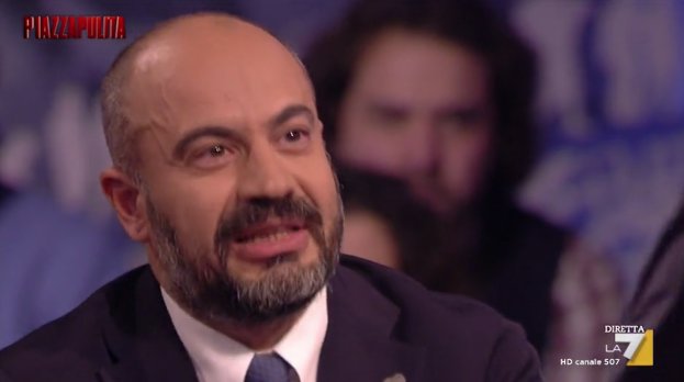 PiazzapulitaLA7's tweet photo. "M5S è un foglio di carta bianca su cui stiamo cominciando a scrivere la storia" @gparagone
#Piazzapulita https://t.co/UVw6Tm9Gcv