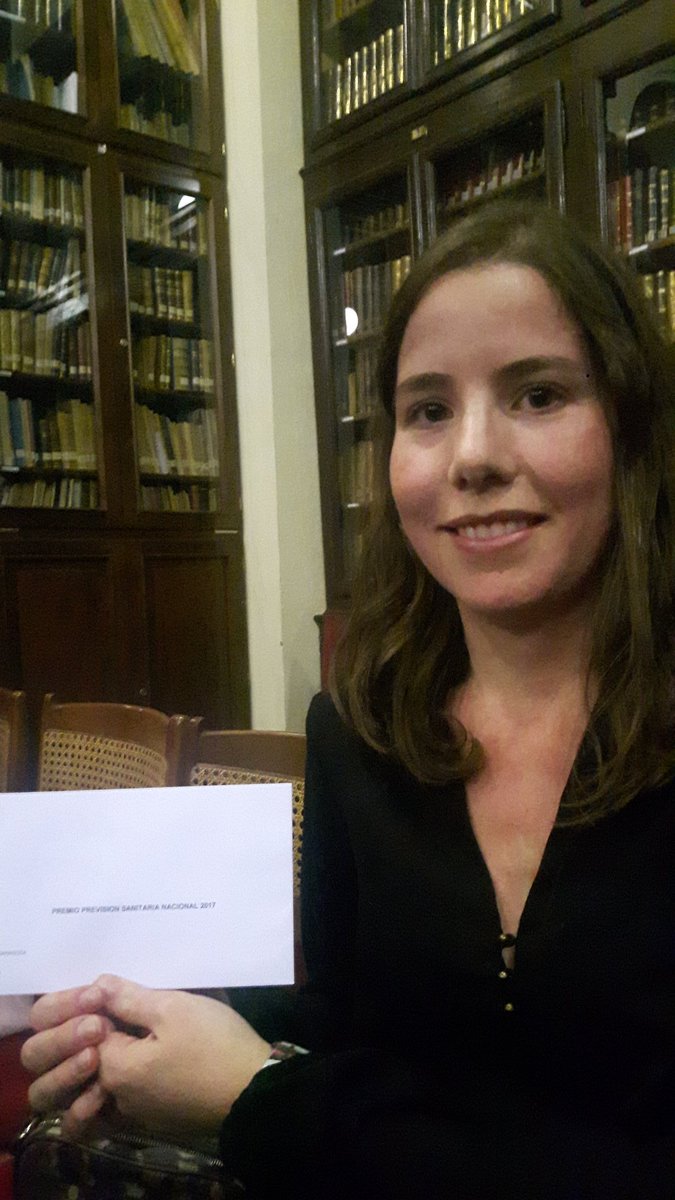 javierascaso's tweet photo. Nuestra compañera, Mireya Martínez, ha recogido en nombre de la Fundación Iluminafrica el Premio Previsión Sanitaria Nacional 2017 por el trabajo "Educando contra la ceguera", en el marco del acto de apertura del curso académico de la Real Academia de Medicina de Zaragoza. https://t.co/F20maZXxsG