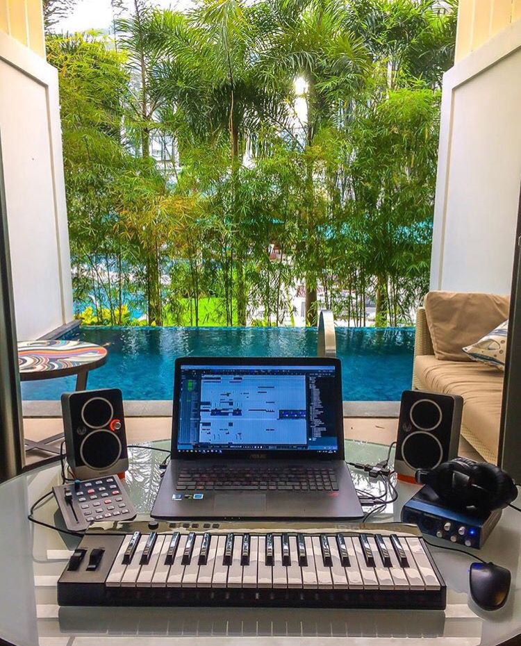 kvraudio's tweet photo. Today's #homestudiogoals 🎧 https://t.co/b2rr82a9RK
