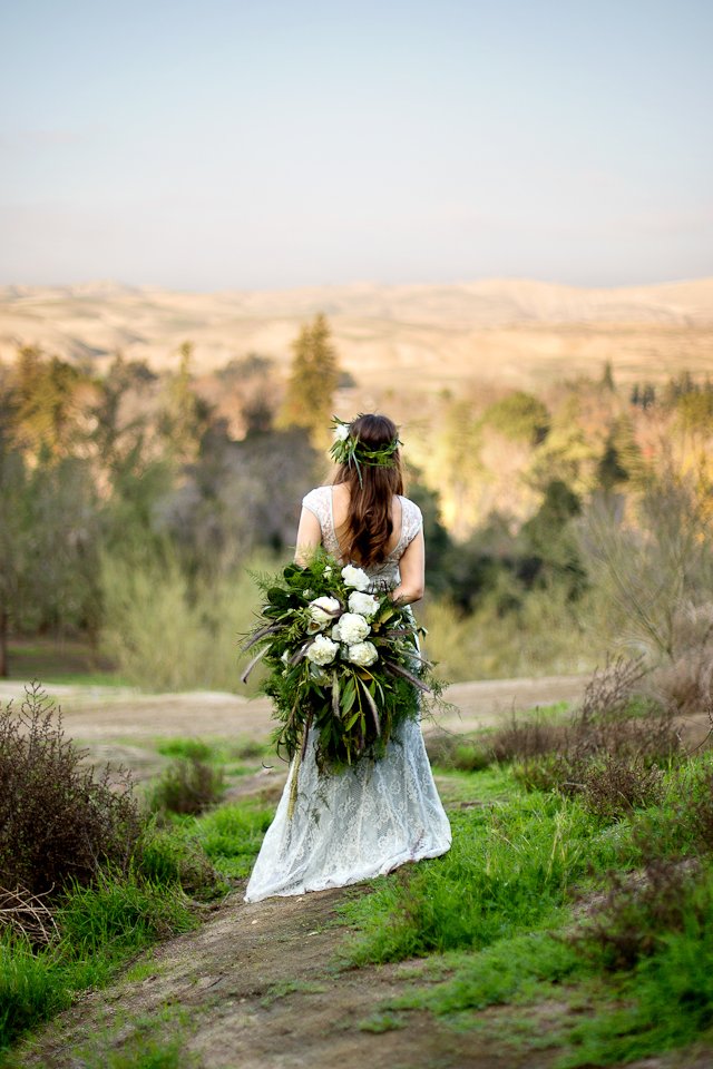 Rustic Roots Floral Farm and Design just took our breath away! Did you know they have their own floral farm where you can get hand picked flowers for your custom bouquets? Not only are they crazy talented, but they are farm to bouquet! Amazing photo by California Creative photo!