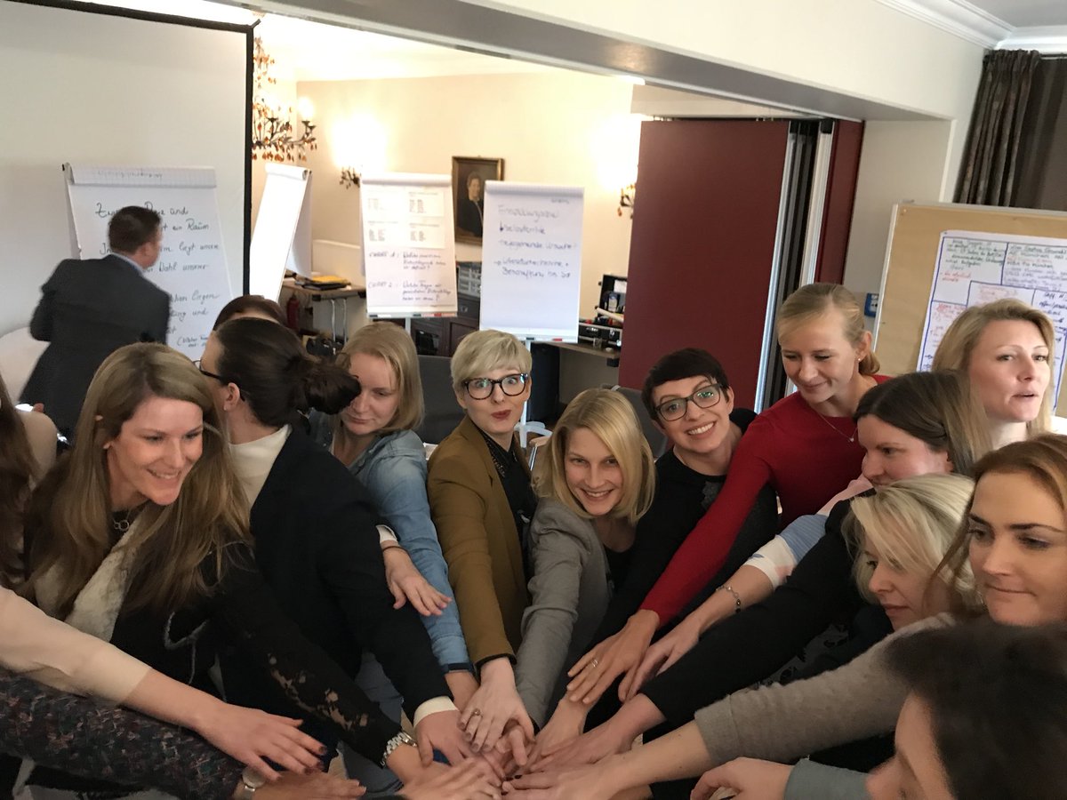 2 ereignisreiche Tage sind zu Ende!!! Viel gelernt, erarbeitet und mitgefühlt. Dank der zwei top Trainer! Kannste so machen, wird dann halt gut!!! #DellEMC #WIACollege #womeninactionGermany <a href="/DinkoEror/">Dinko Eror</a> <a href="/DorisAlbiez/">Doris Albiez</a> <a href="/AKatDell/">Annkathrin</a>  <a href="/WichClaudia/">Claudia Wich</a> <a href="/SuHilker/">Su</a> @bridunu und viele mehr!