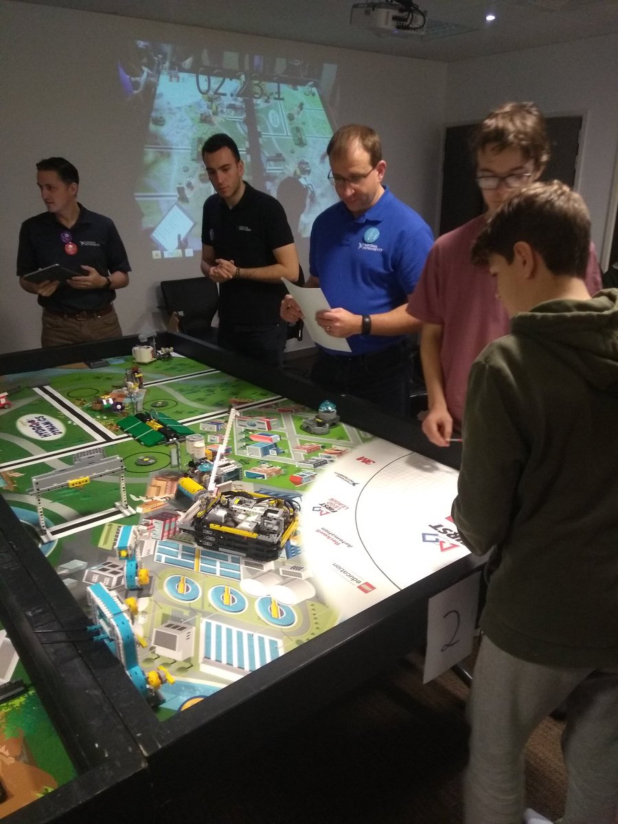 rs_blackthunder's tweet image. Great day at #FLLHydrodynamics - despite being very tired. Black Thunder won the project category 🏆